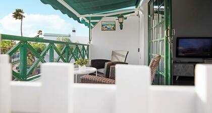 Charming Apartment Los Pocillos with Pool, Terrace, Balcony & Wi-Fi