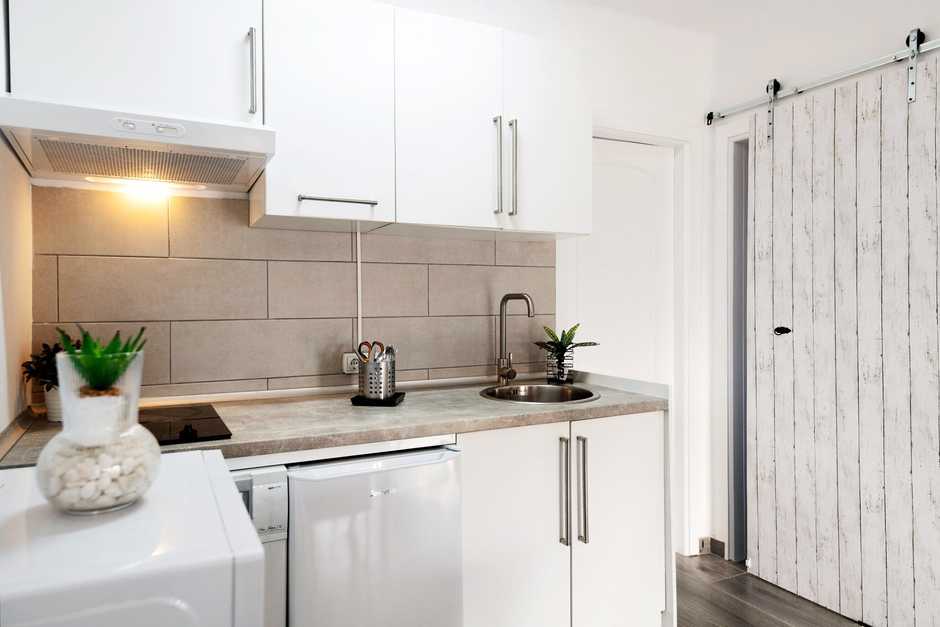 Fridge, microwave, stovetop, coffee/tea maker