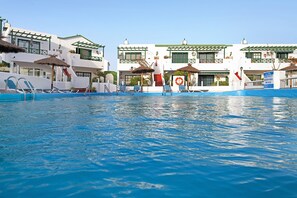 Pool - Vacation Apartment 'Los Pocillos' with Mountain View, Shared Pool and Wi-Fi (Matagorda)