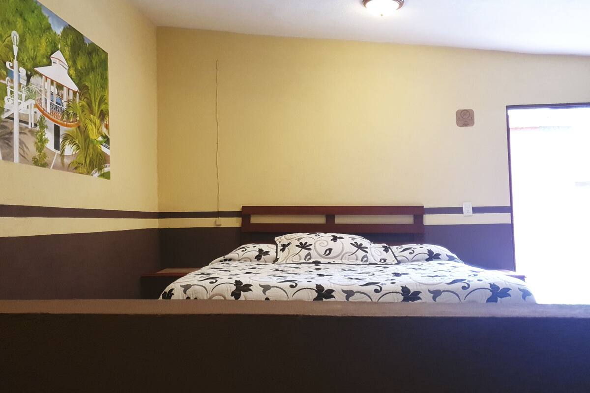 Deluxe Room | WiFi (free), bed sheets