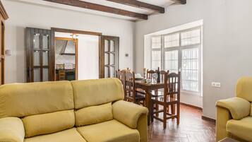 TV, fireplace, ping pong