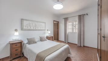 3 bedrooms, iron/ironing board, free WiFi, bed sheets