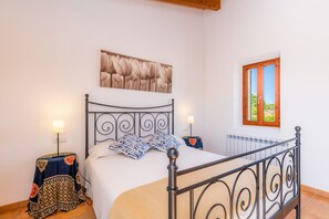 4 habitaciones, tabla de planchar con plancha y wifi gratis 