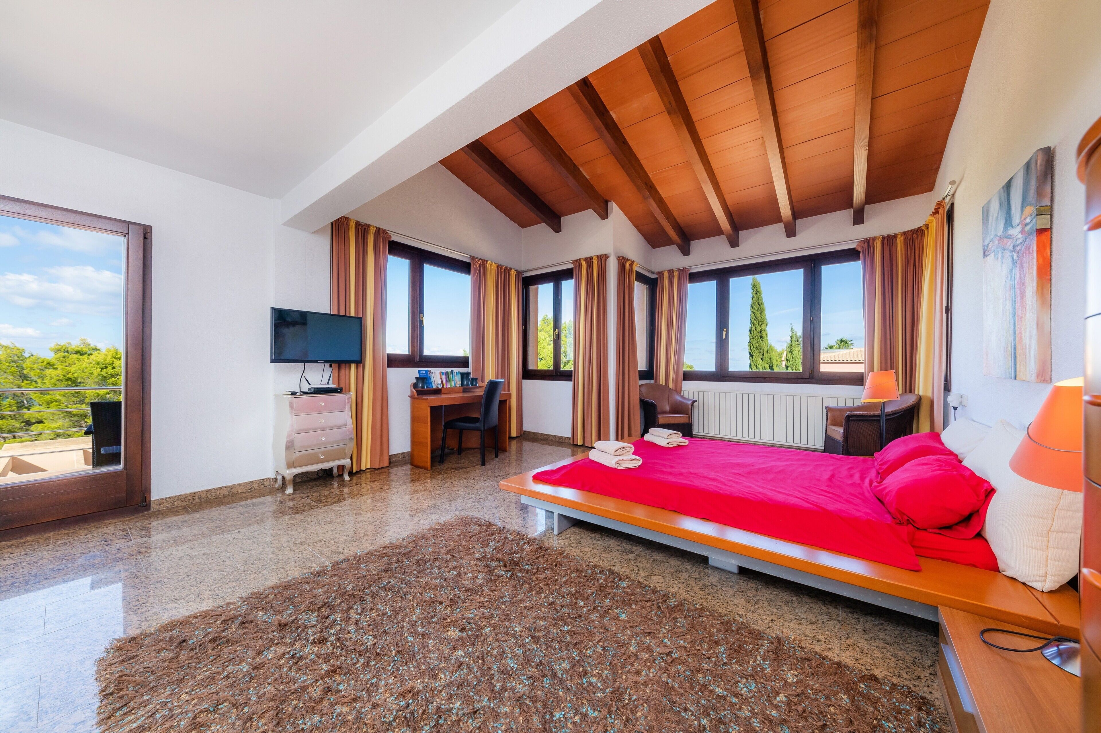 3 habitaciones, escritorio, tabla de planchar con plancha y wifi gratis 