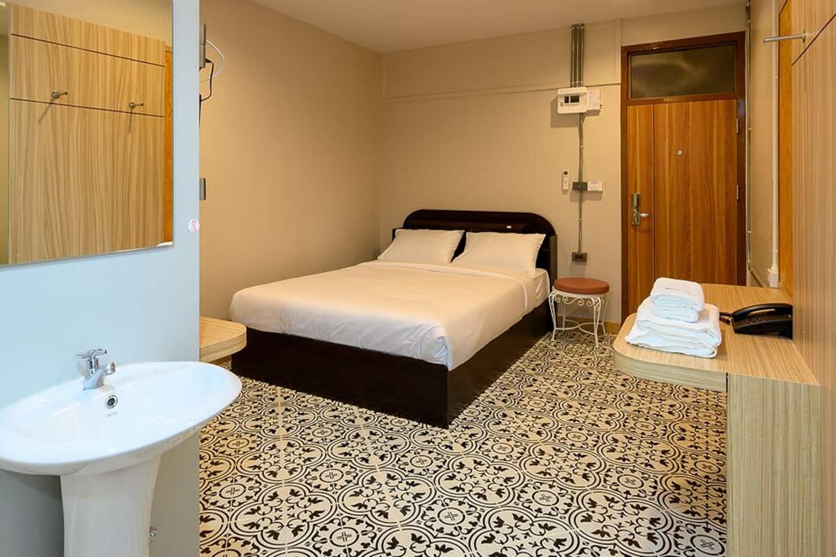 Standard Double Room | Desk, blackout drapes, WiFi (free)