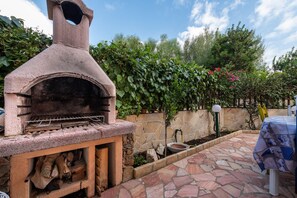 Property grounds - Small, Idyllic Holiday Home Lelu' with Garden & Terrace (Villasimius)
