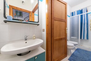 Douche, sèche-cheveux