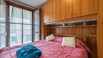 2 Schlafzimmer, BĂŒgeleisen/BĂŒgelbrett, kostenloses WLAN, BettwĂ€sche