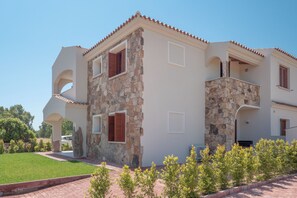 Exterior - Modern Apartment with Air Conditioning and Garden; Pets Allowed (BUDONI)