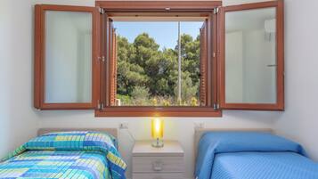 2 Schlafzimmer, Bügeleisen/Bügelbrett, Bettwäsche