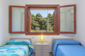 2 bedrooms, iron/ironing board, bed sheets - Modern Apartment with Air Conditioning and Garden; Pets Allowed (BUDONI)