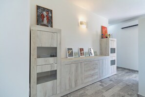 Interior - Modern Apartment with Air Conditioning and Garden; Pets Allowed (BUDONI)