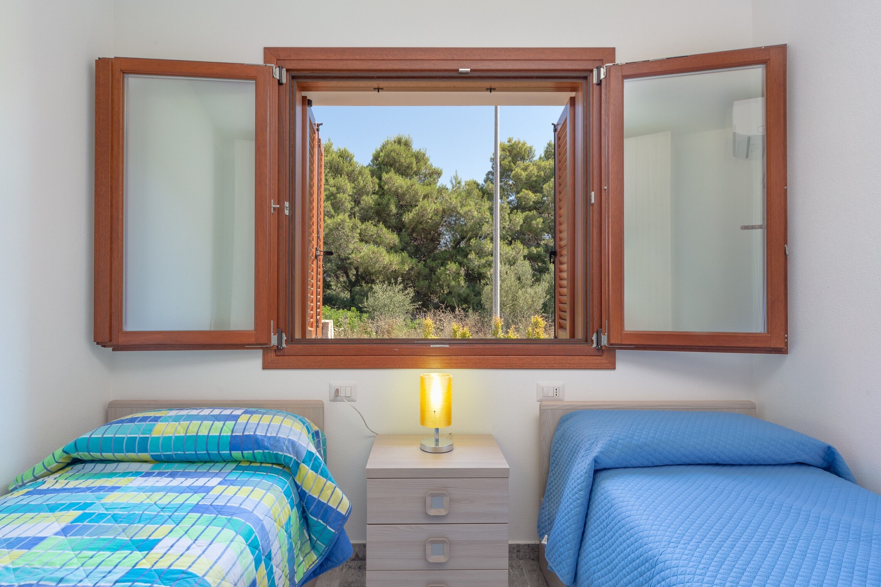 2 bedrooms, iron/ironing board, bed sheets