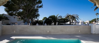 Modern Apartment "Marei 1" with Pool Access, Air Conditioning and Wi-Fi