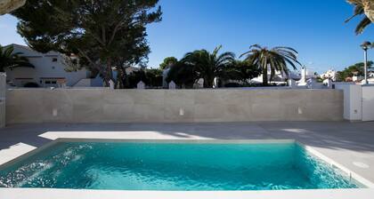Modern Apartment "Marei 1" with Pool Access, Air Conditioning and Wi-Fi