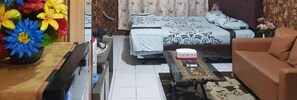 Desk, free WiFi, bed sheets - Syariah Amethyst Cengkareng (Jakarta)