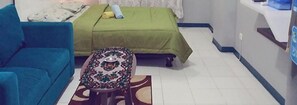 مكتب وواي فاي مجانًا وملاءات أسرّة