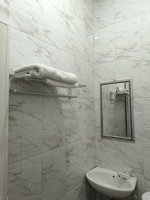 Deluxe Double Room, 1 Queen Bed | Bathroom | Shower, free toiletries, bidet, towels - Syariah Amethyst Cengkareng (Jakarta)