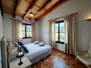 4 bedrooms, iron/ironing board, free WiFi, bed sheets