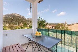 Outdoor dining - Traditional townhouse in the centre of Sóller. Air Conditioning & Wi-Fi (Sóller)