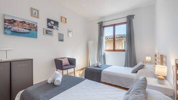 3 bedrooms, iron/ironing board, free WiFi, bed sheets