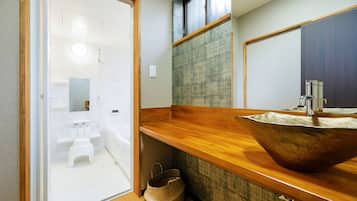 Casa (Private Vacation) | Banheiro | Banheira e chuveiro separados, produtos de toalete grátis
