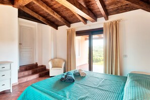 4 bedrooms, iron/ironing board, bed sheets