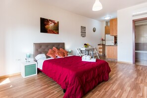 1 bedroom, iron/ironing board, free WiFi, bed sheets - Charming Studio Apartment "Loft" in Good Location with Wi-Fi and Air-Conditioning (Málaga)