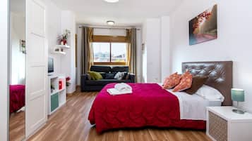 1 slaapkamer, een strijkplank/strijkijzer, gratis wifi, beddengoed