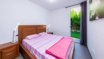 3 bedrooms, iron/ironing board, free WiFi, bed sheets