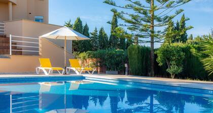 Villa With Pool in Idyllic Location - Ca Na Xisca