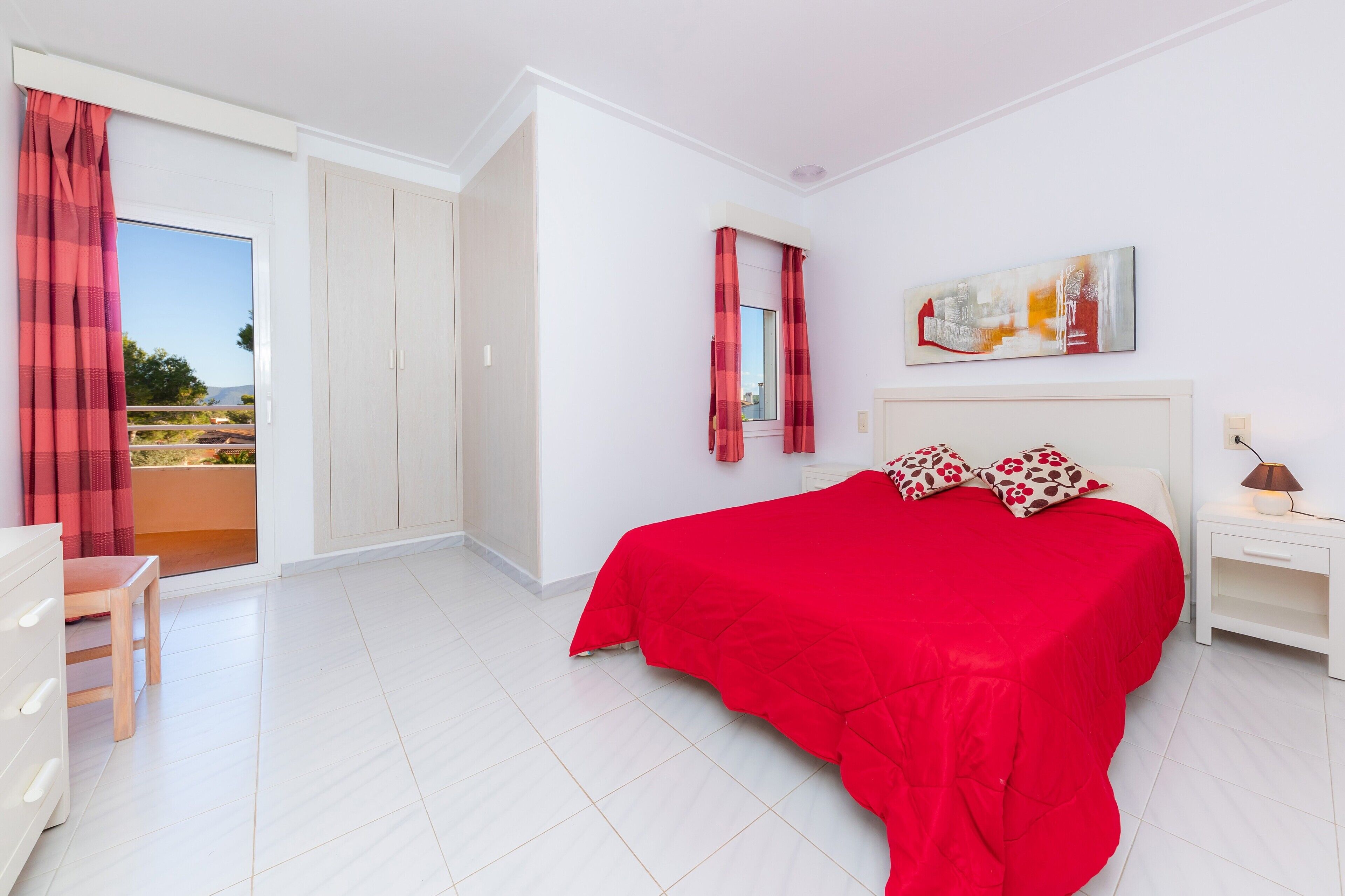 4 bedrooms, iron/ironing board, free WiFi, bed sheets