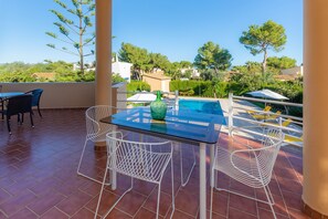 تناول الطعام بالخارج