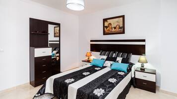 2 bedrooms, iron/ironing board, WiFi, bed sheets