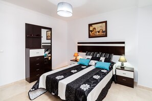 2 habitaciones, tabla de planchar con plancha, wifi y ropa de cama 