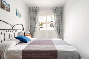 3 chambres, fer et planche à repasser, Wi-Fi gratuit, draps fournis