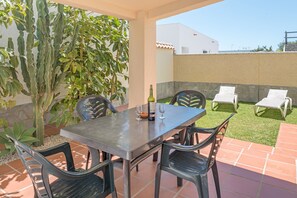 Outdoor dining - Air-Conditioned Home Close to the Beach with Pool, Terrace, Garden & Wi-Fi; Parking Available (Zahora)