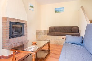 TV, fireplace - Air-Conditioned Home Close to the Beach with Pool, Terrace, Garden & Wi-Fi; Parking Available (Zahora)