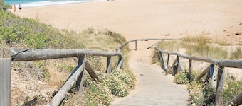 Air-Conditioned Home Close to the Beach with Pool, Terrace, Garden & Wi-Fi; Parking Available
