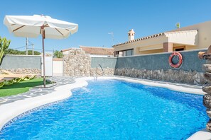 Pool - Air-Conditioned Apartment Close to the Beach with Pool, Terrace, Garden & Wi-Fi (Zahora)