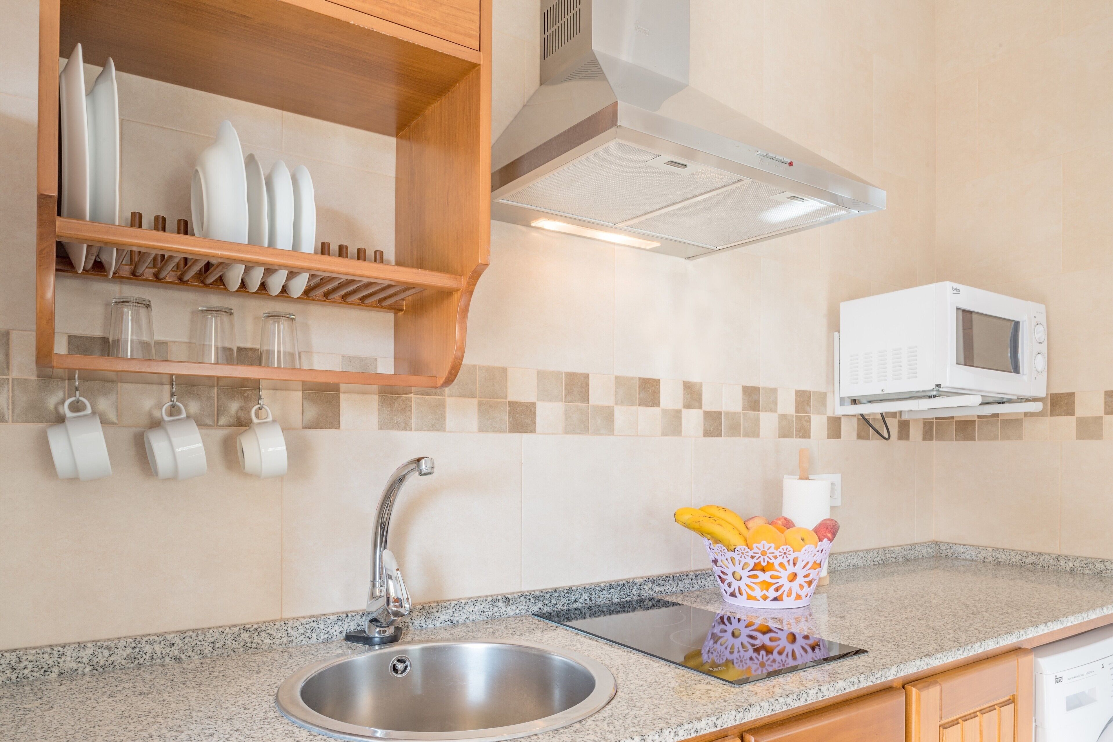 冷蔵庫、電子レンジ、コンロ、コーヒー / ティーメーカー