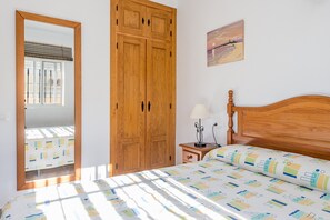 1 bedroom, iron/ironing board, free WiFi, bed sheets - Air-Conditioned Apartment Close to the Beach with Pool, Terrace, Garden & Wi-Fi (Zahora)
