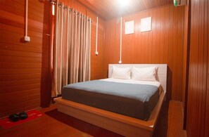Superior Room | Individually furnished, desk, free WiFi, bed sheets
