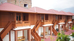 Vista frontal de la propiedad