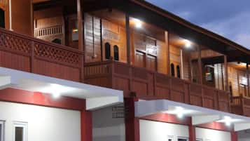 Fassade der Unterkunft – Abend/Nacht