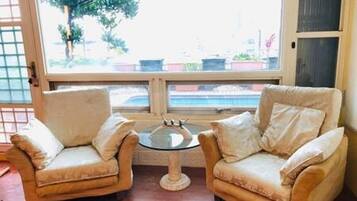 32-inch flat-screen TV with cable channels, TV