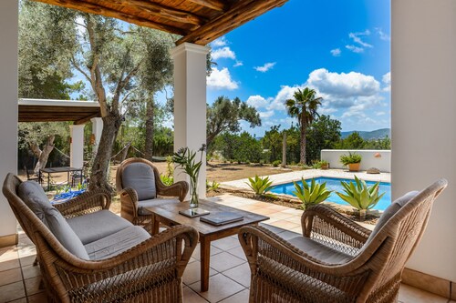 Villa climatisée avec piscine, terrasse, vue sur la mer et Wi-Fi