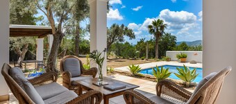 Villa climatisée avec piscine, terrasse, vue sur la mer et Wi-Fi