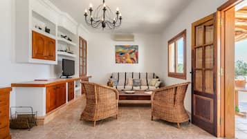 Fireplace, DVD player, table tennis, stereo
