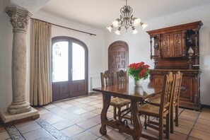 Dining - Beautiful Holiday Home with Mountain View, Pool, Wi-Fi, Garden and Air Conditioning (Santa Eulalia del Río)